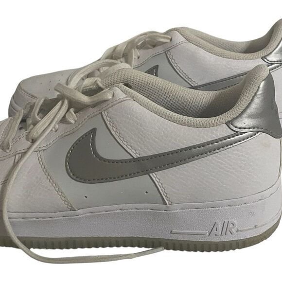 Nike Air Force 1 Big Kids' Shoes Size 7Y White Silver DV7762-300 - Picture 11 of 14